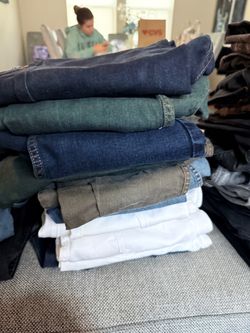 31 Pairs of Levi’s Slim Fit Jeans – Size 36x30 – Excellent Condition