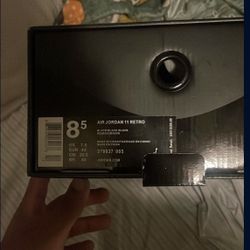 Jordan 11 Cap And Gown Size 8.5 