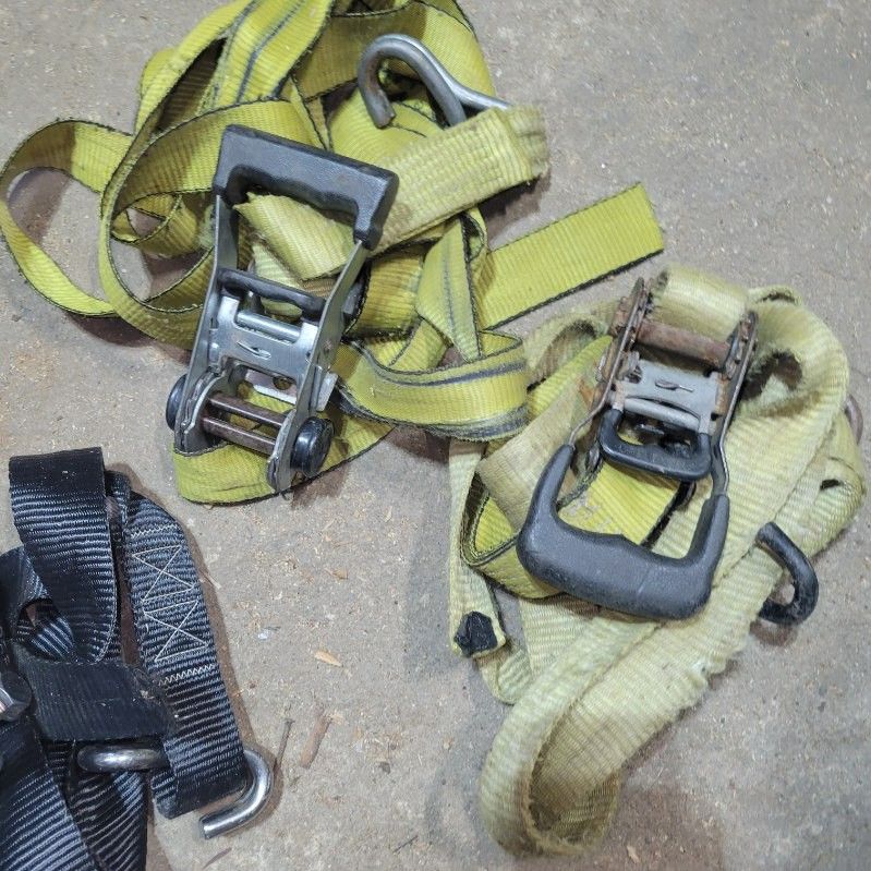 3 ratchet straps
and 10 bungee cords