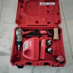 Milwaukee M12 PEX Expander Kit Battery Y Charger New 