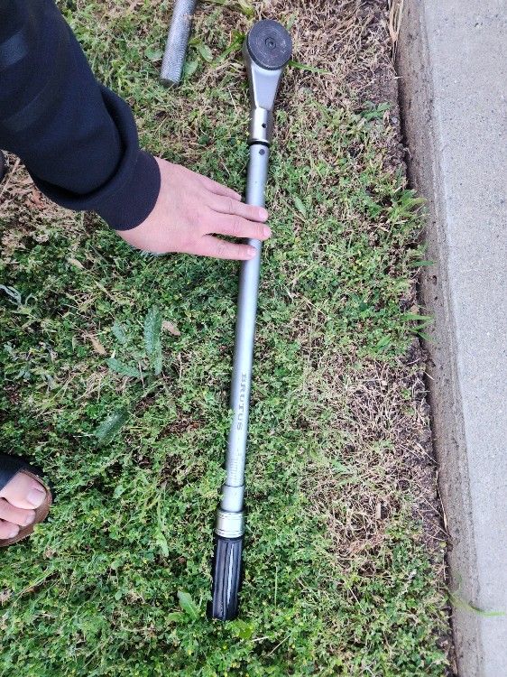 BLUE POINT 1/2" TORQUE WRENCH 50-250LB
