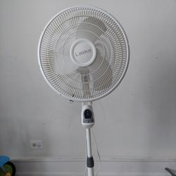 3 Speed Oscillating Pedestal Fan with Adjustable Height and Auto Off Timer in White
by

Lasko