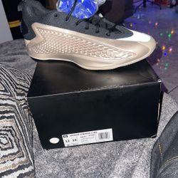 Anthony Edwards 1 Low