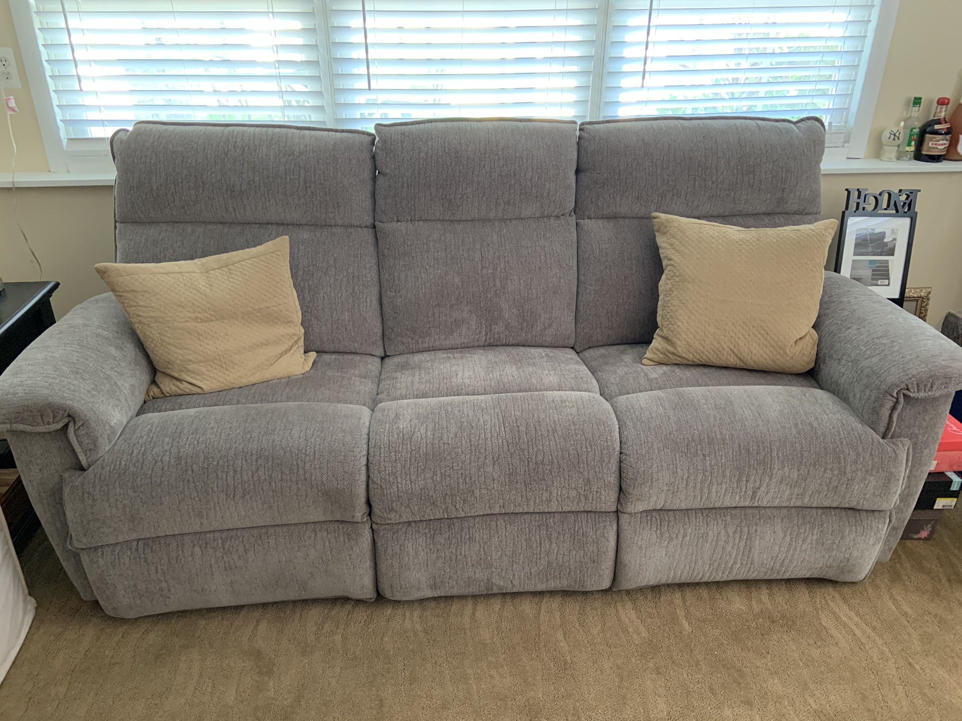Couch with dual recliner