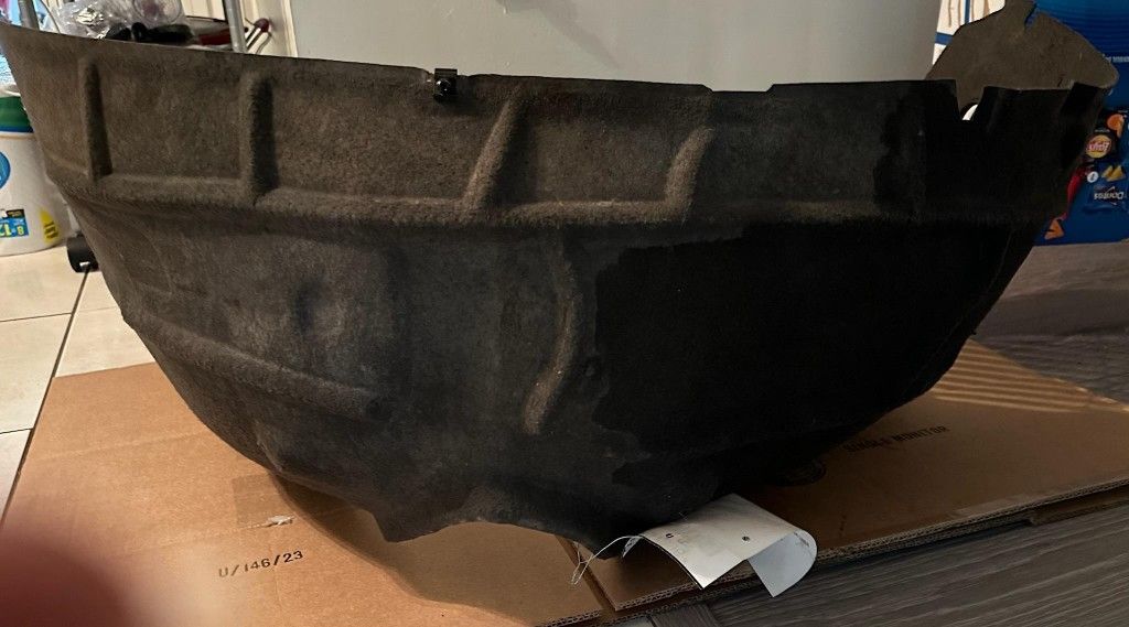 Audi Q7 Front right wheel liner for years 07-15
