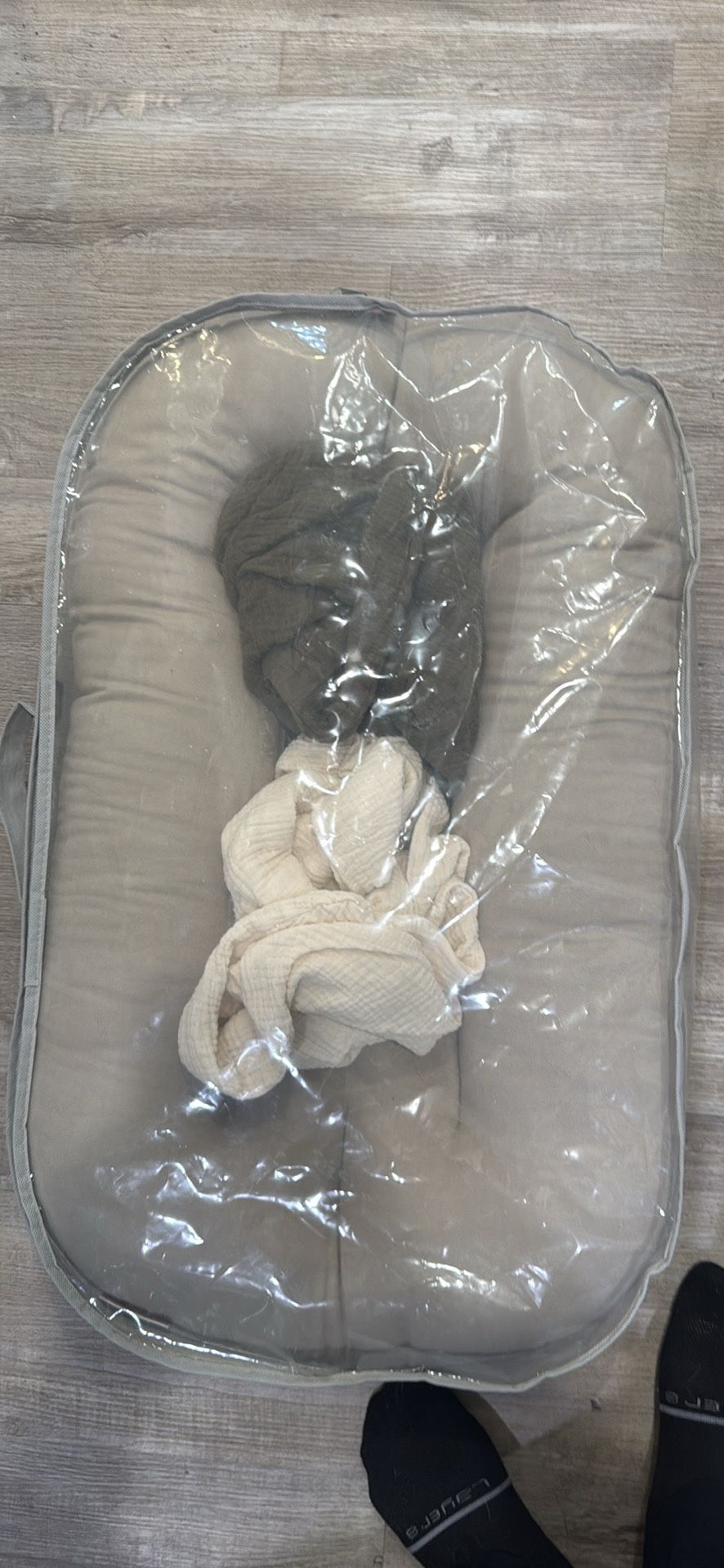 Snuggle Me infant lounger with Covers