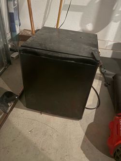 Black Mini Fridge – Works Great