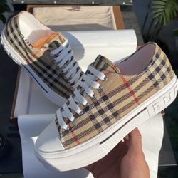 Men Burberry Shoes 