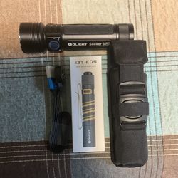 OLight Seeker Pro 3 With Pocket Clip And Pocket Light