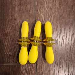 3 set (6ea) bright yellow plastic, stainless steel corn on the cob holders, interlocking design for safe storage, good condition