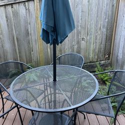 Outdoor Round Table With Chairs And Umbrella 