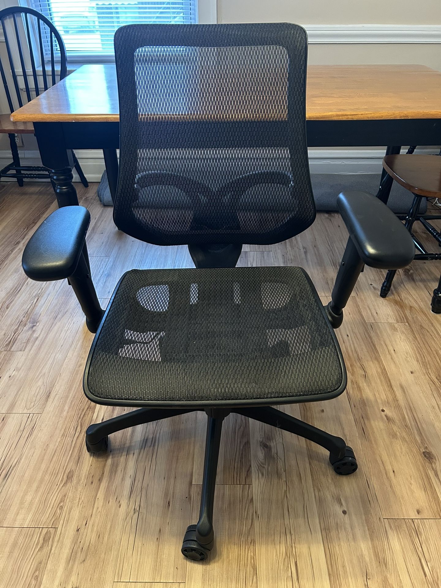 Desk Chair - Black Mesh w/Lumbar Support