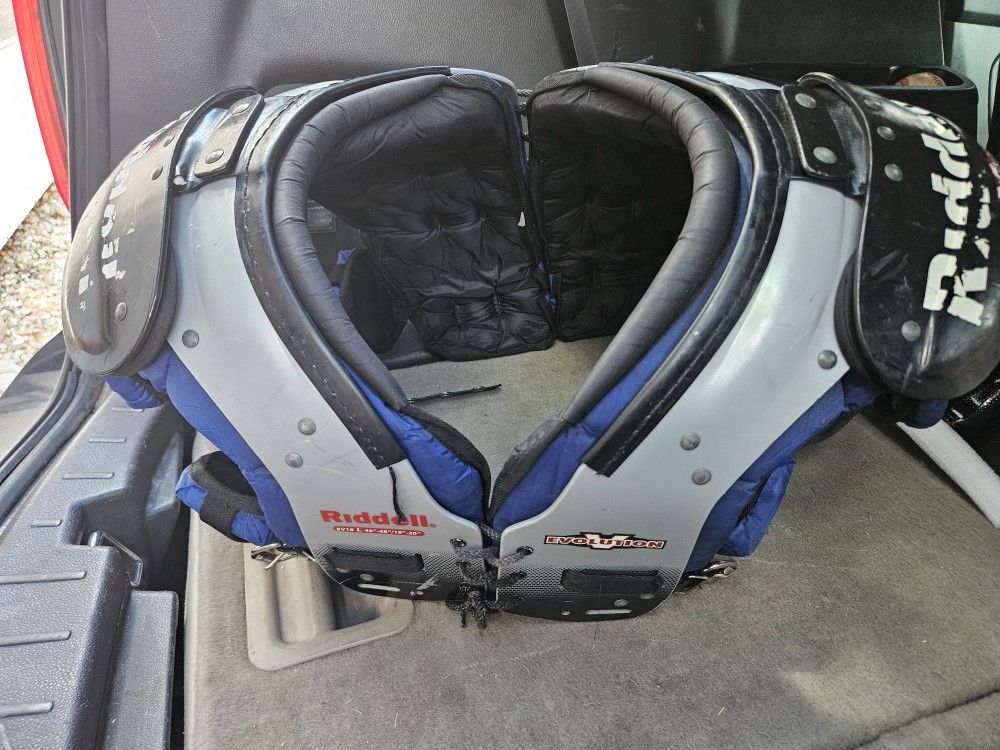 Used Riddell Football Shoulder Pads EV18 L Protective Gear