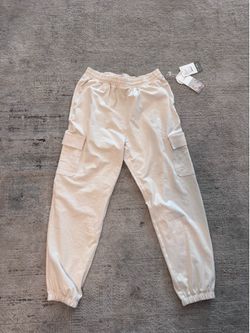 Brand new with tags vuori women’s jogger pant size Medium