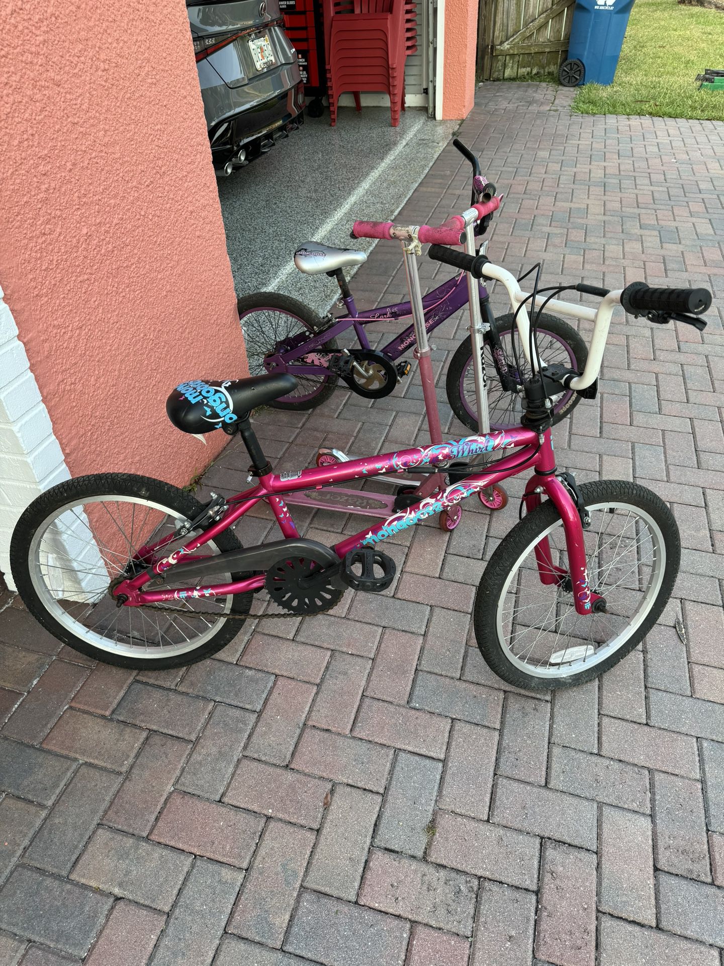 BUNDLE  DEAL! 2  Bikes And 2 Razor Scooter Yes You Will Get All 4 U