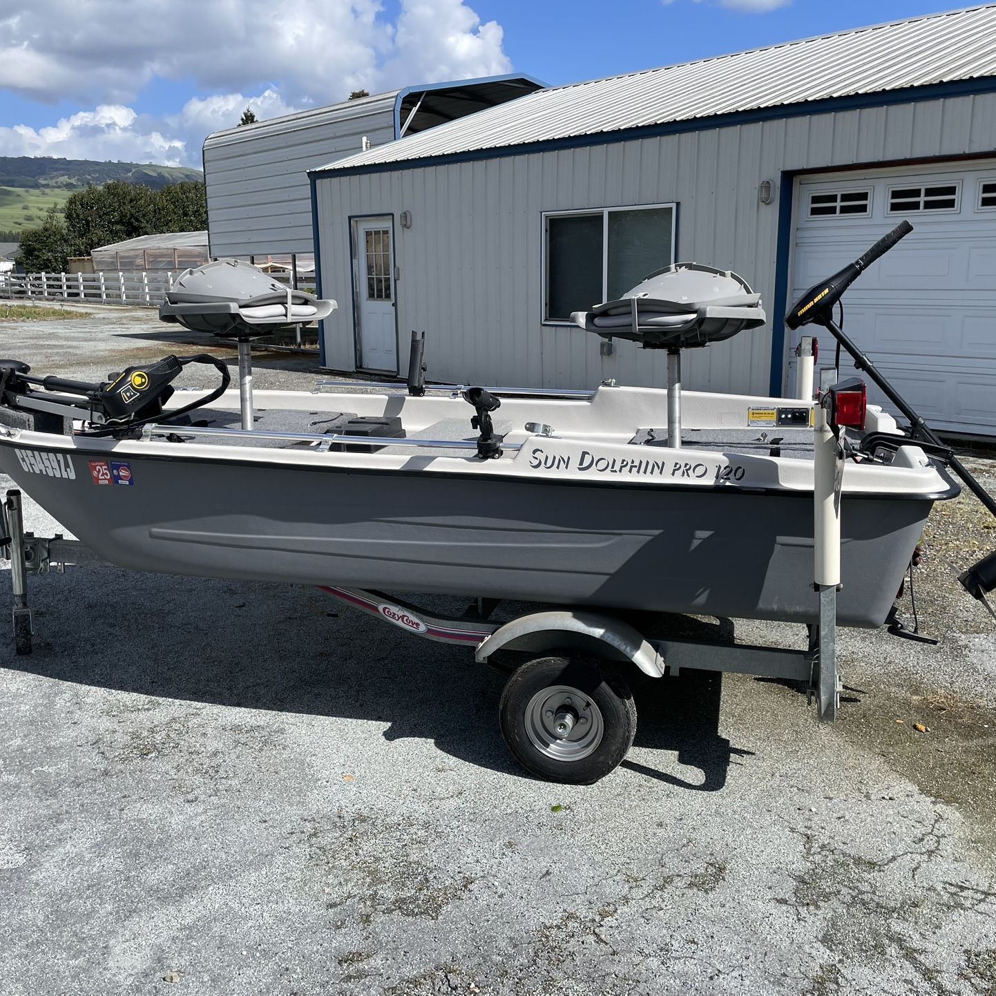 Sun Dolphin Pro 120 Fishing Boat