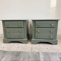 Beautiful Green Pair Of Modern Nightstands