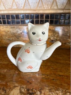 Vintage Lucky Waving Maneki Neko-Style Cat Creamer