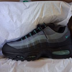 MEN'S SIZE: (9.5)     **BRAND NEW**   $160 O.B.O 