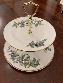 Boehm Chickadee & Holly Two Tier Tidbit Server