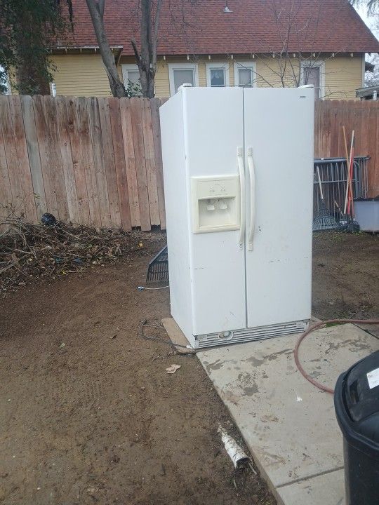 No Ice No Water , Fridge And Freezer Work.good