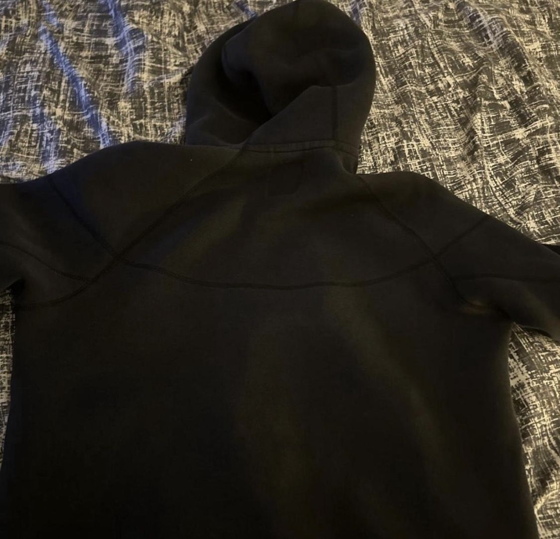 Black nike tech