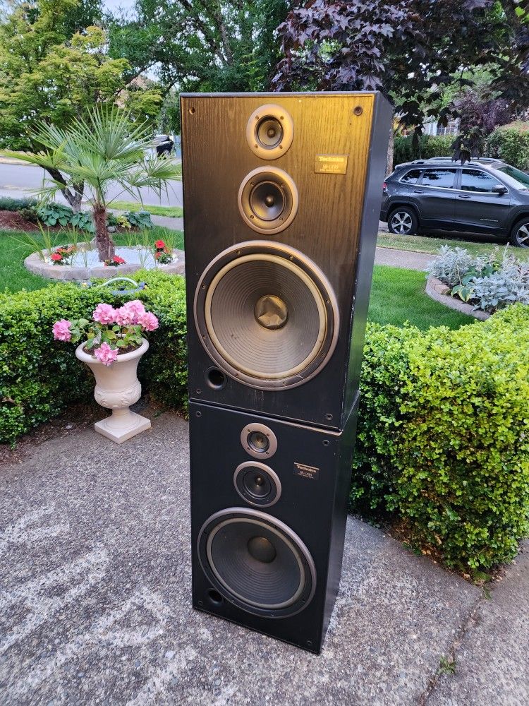 2 Technics 3-way speakers, Model SB-LX70, Impedance: 8Ω, Output Power (RMS):200W