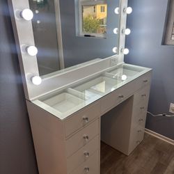 New Makeup Vanity’s Sets In Stock