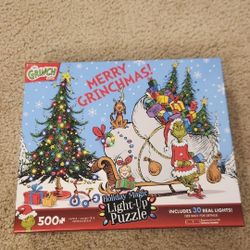 Dr. Seuss The Grinch Holiday Magic Merry Grinchmas Light-Up Puzzle w/Real Lights