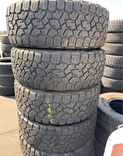 35x12.50/17 toyo vendo un set de llantas usadas excelente condiciones de vida las 4 ✅🤩I am selling a set of used tires, all 4 in excellent living con