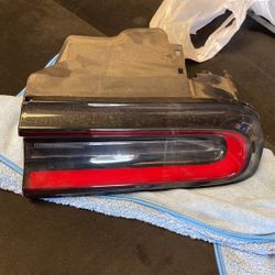 15-21 DODGE CHALLENGER TAILIGHT (RH)