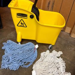 Rubbermaid Tandem Mop Bucket and Mop Heads