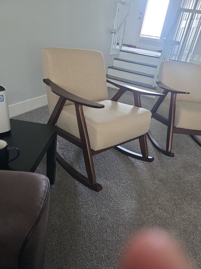 New beautiful rocking chair The one 230$