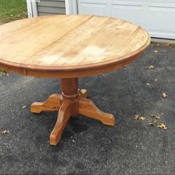 Round kitchen table with extension pieces (not shown in picture) 