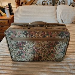 Vintage Suitcase. Separate Zip Up Compartments. 