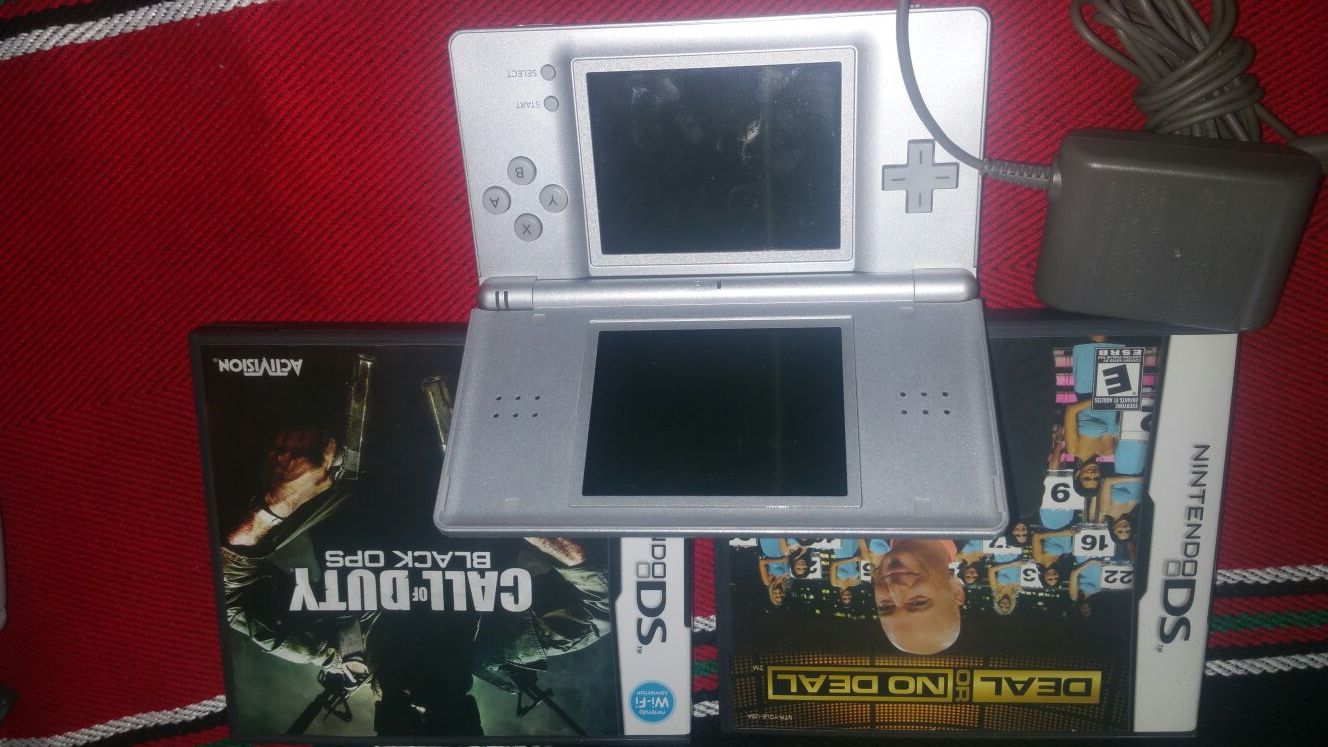 Nintendo ds lite with games