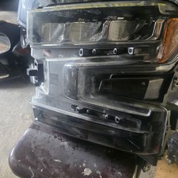 2019 2021 chevy Silverado1500 driver oem headlight 