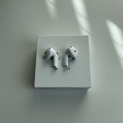AirPods 4 (only Earbuds)