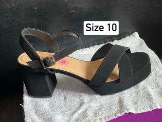 New women’s shoes size medium 10