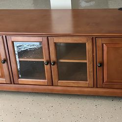 TV stand/entertainment Center