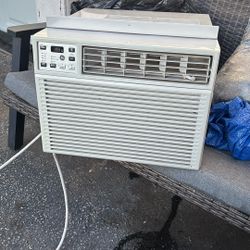 GE Window A/C Super Cold! NEED GONE 