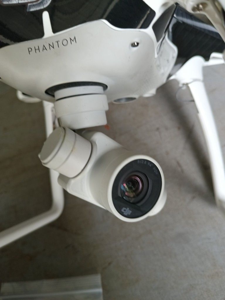 Phantom 4 Camera $150 Two Phantom 3 Professional With Charger With Propellers Of Two Phantom 4 Batteries And Charger And Controller That Work For