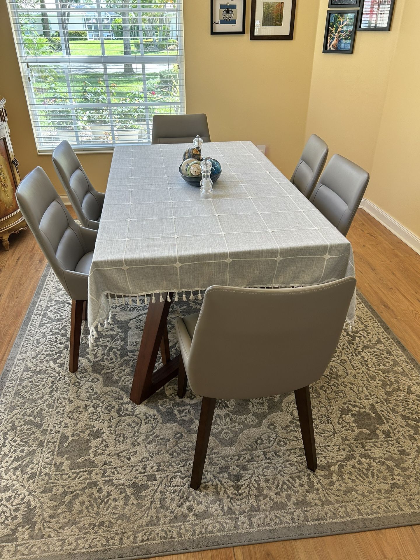 Glass Dining Room Table Seats 6 with Built-in Leafs