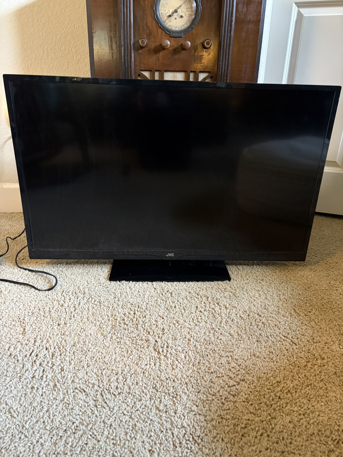 JVC 36” Screen Television With Remote 