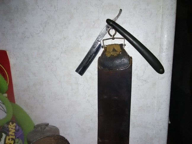 Case Brother's Razor Strap