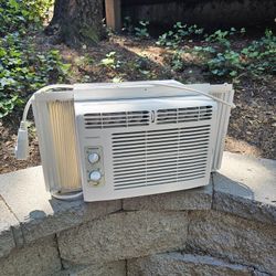 Frigidaire 5,000 BTU window A/C