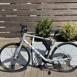 Marin Fairfax 2 Bike Like New w Accessories for Sale in Seattle