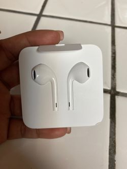 Apple earphones connector