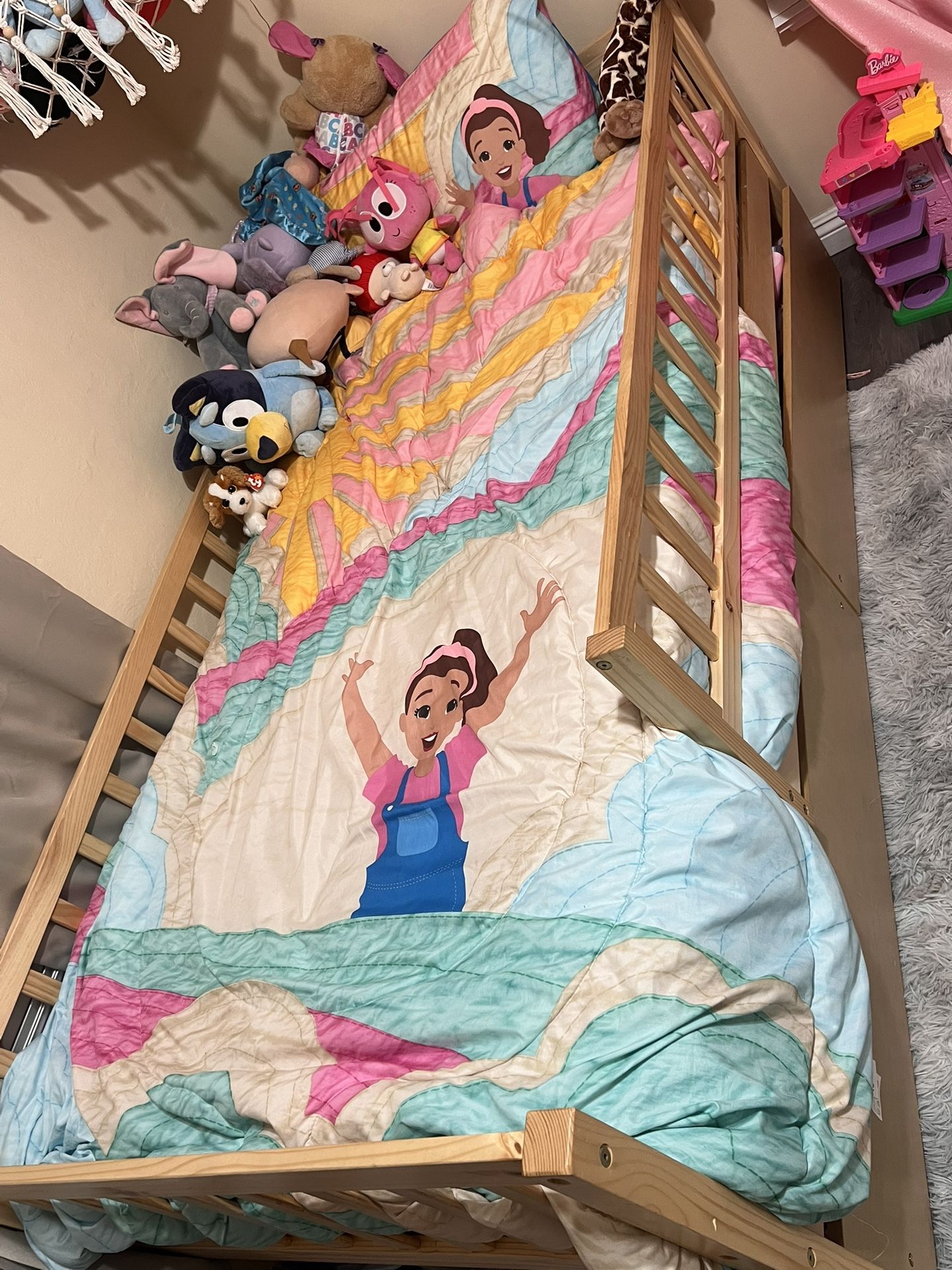 Twin Bed + Ms Rachel Comforter