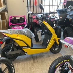 Venom E3 Moped e-Scooter